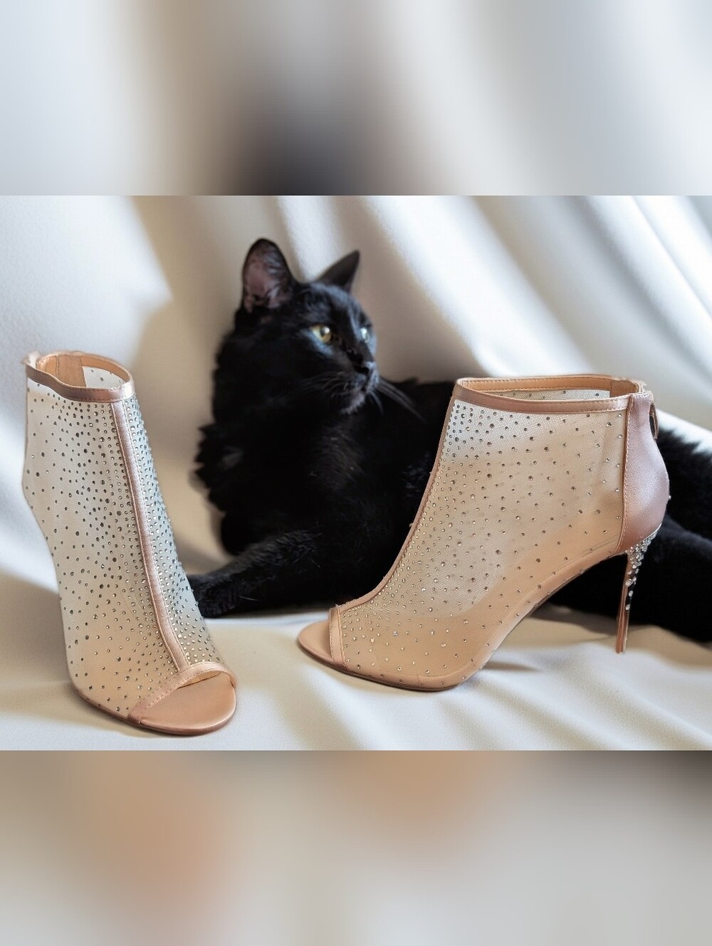 NWOT Badgley Mischka Jewel Blush Crystal Mesh Peep-Toe Booties Sz 8